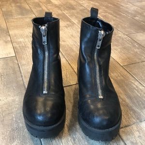 UO Zip-Up Boot black